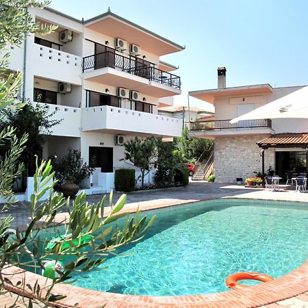 Skentos Hotel กริโอปียี ภายนอก รูปภาพ